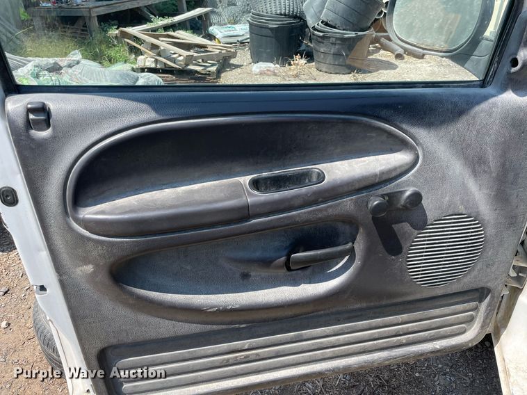 image for item NT9537 2002 Dodge Ram 2500  Quad Cab pickup truck