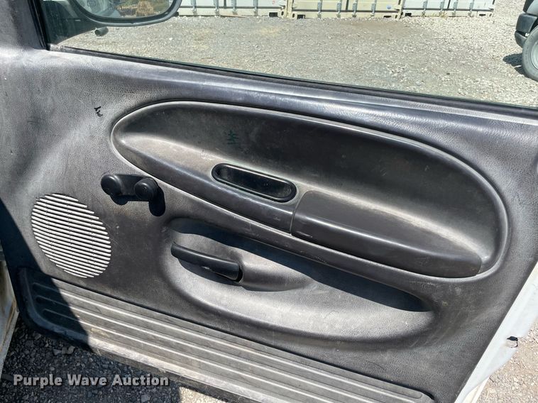 image for item NT9537 2002 Dodge Ram 2500  Quad Cab pickup truck