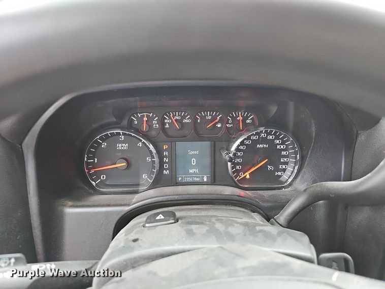 image for item NT9819 2014 Chevrolet Silverado 1500  Crew Cab pickup truck