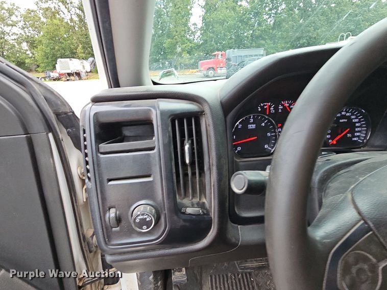 image for item NT9819 2014 Chevrolet Silverado 1500  Crew Cab pickup truck