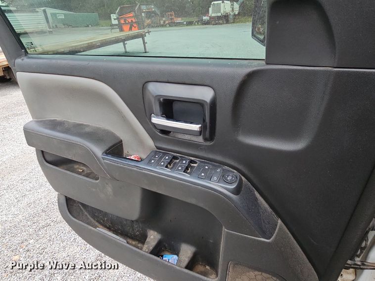 image for item NT9819 2014 Chevrolet Silverado 1500  Crew Cab pickup truck