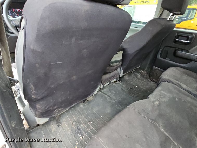 image for item NT9819 2014 Chevrolet Silverado 1500  Crew Cab pickup truck