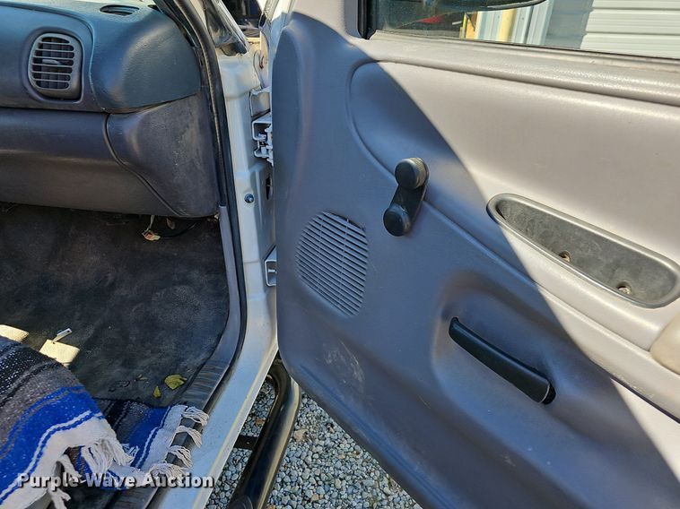 image for item NT9992 1998 Dodge 2500  Club Cab pickup truck