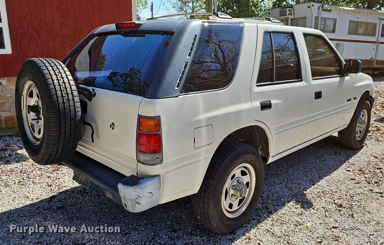 image for item NT9995 1996 Isuzu Rodeo  SUV