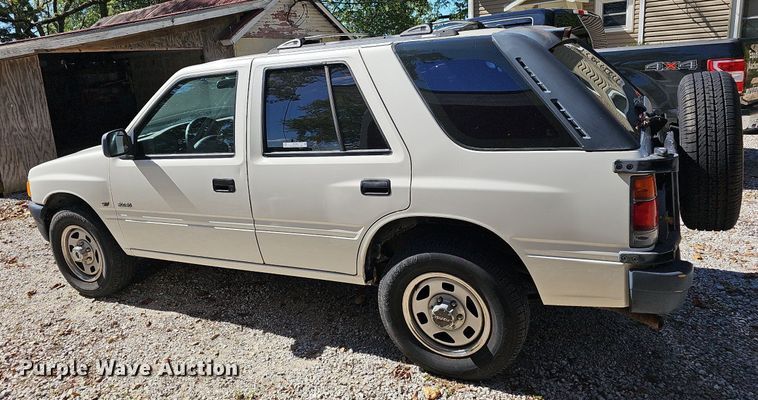 image for item NT9995 1996 Isuzu Rodeo  SUV