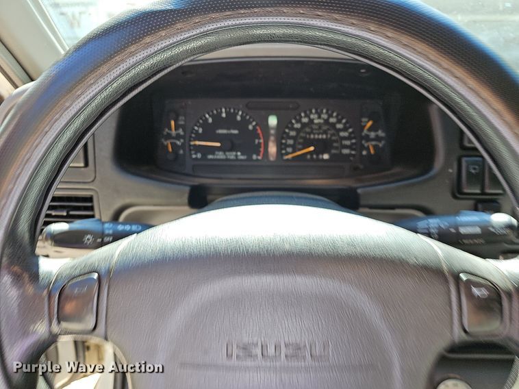 image for item NT9995 1996 Isuzu Rodeo  SUV