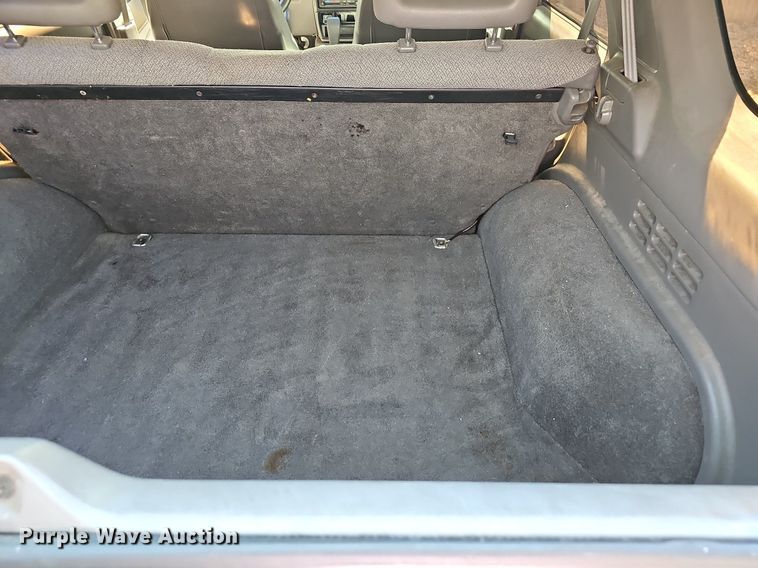 image for item NT9995 1996 Isuzu Rodeo  SUV