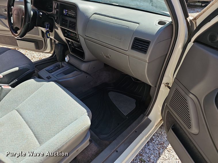 image for item NT9995 1996 Isuzu Rodeo  SUV