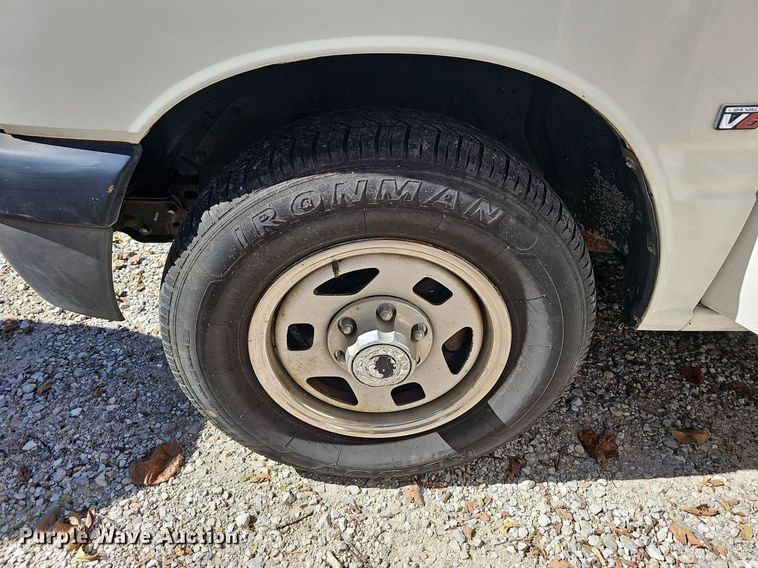 image for item NT9995 1996 Isuzu Rodeo  SUV