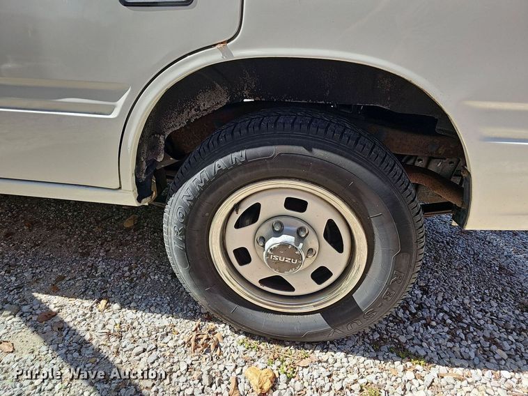 image for item NT9995 1996 Isuzu Rodeo  SUV