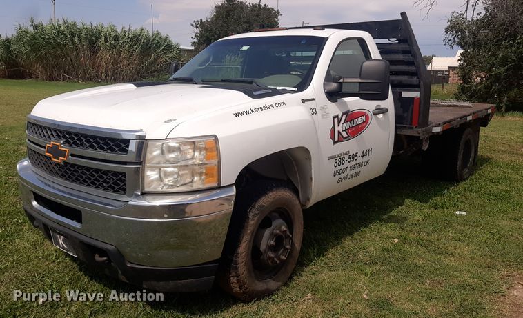 image for item NV9320 2011 Chevrolet Silverado 3500HD  flatbed pickup truck