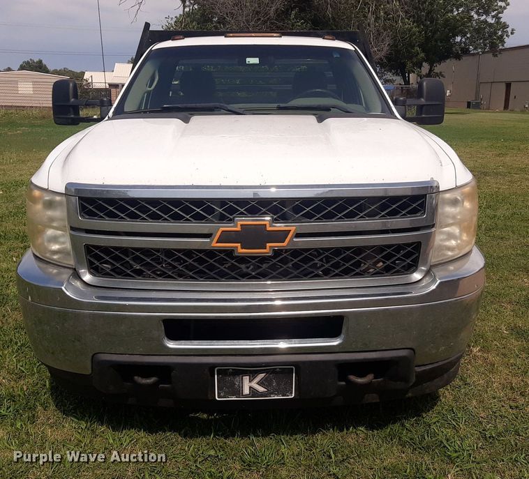 image for item NV9320 2011 Chevrolet Silverado 3500HD  flatbed pickup truck