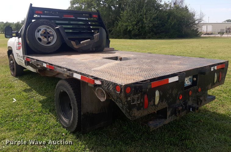 image for item NV9320 2011 Chevrolet Silverado 3500HD  flatbed pickup truck