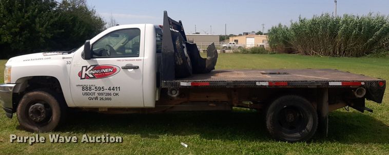 image for item NV9320 2011 Chevrolet Silverado 3500HD  flatbed pickup truck