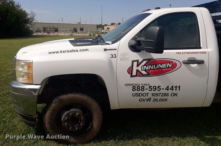 image for item NV9320 2011 Chevrolet Silverado 3500HD  flatbed pickup truck