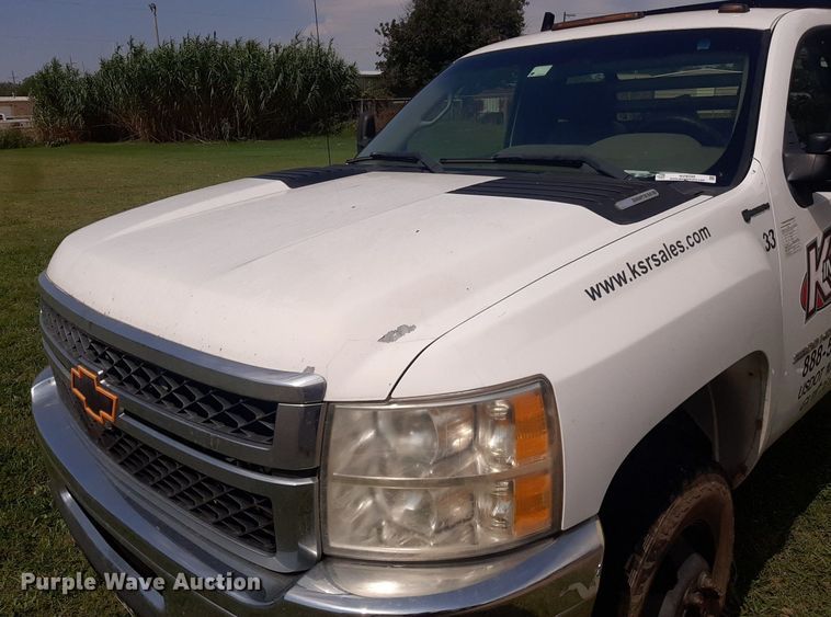 image for item NV9320 2011 Chevrolet Silverado 3500HD  flatbed pickup truck