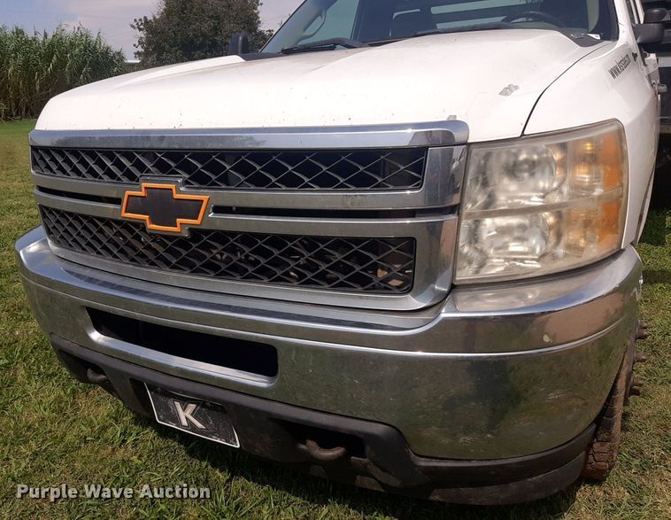 image for item NV9320 2011 Chevrolet Silverado 3500HD  flatbed pickup truck