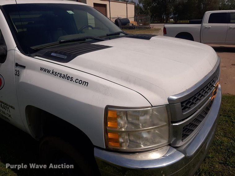 image for item NV9320 2011 Chevrolet Silverado 3500HD  flatbed pickup truck