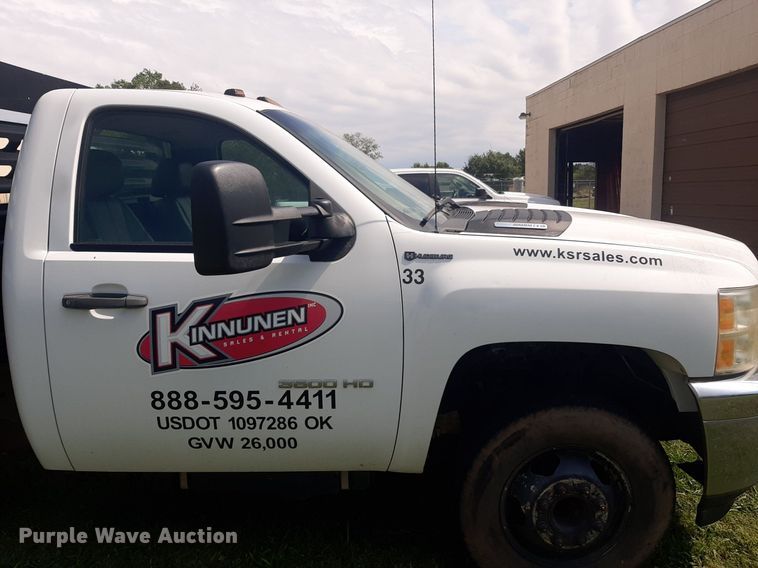 image for item NV9320 2011 Chevrolet Silverado 3500HD  flatbed pickup truck