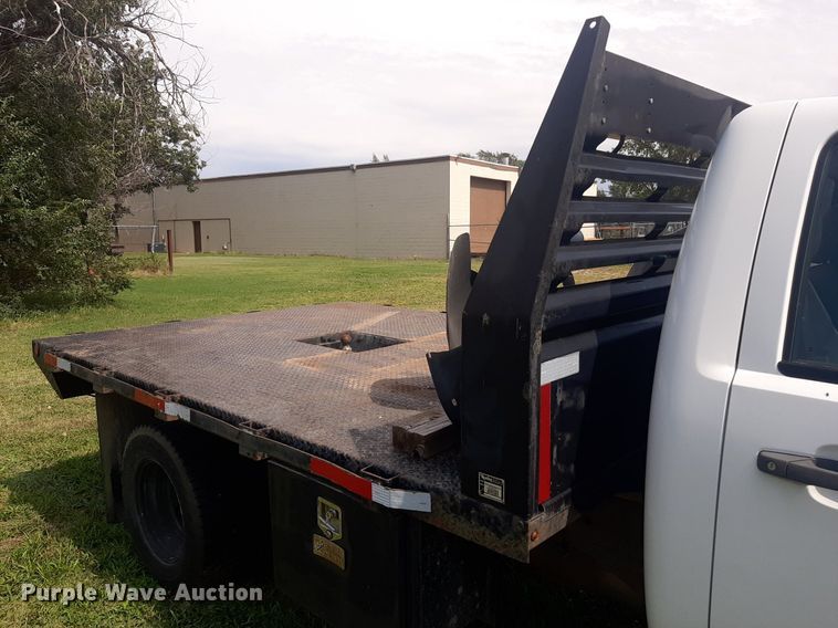 image for item NV9320 2011 Chevrolet Silverado 3500HD  flatbed pickup truck