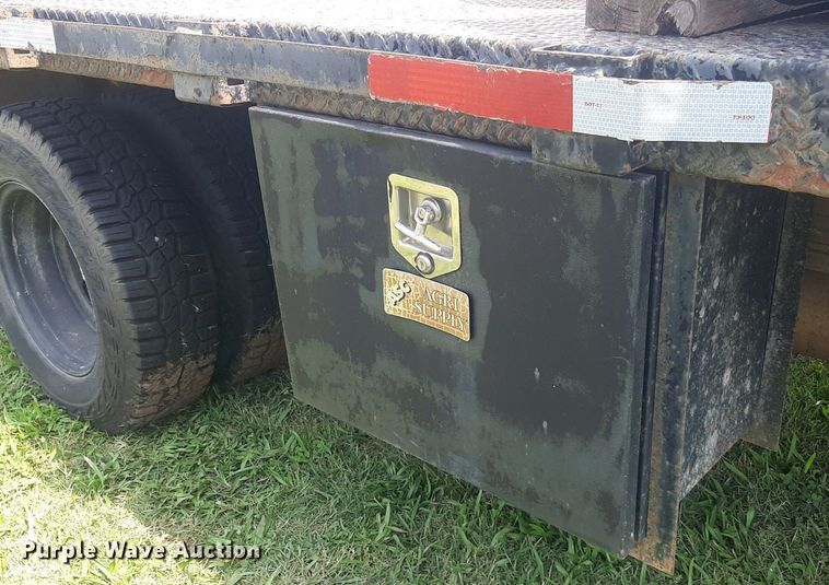 image for item NV9320 2011 Chevrolet Silverado 3500HD  flatbed pickup truck