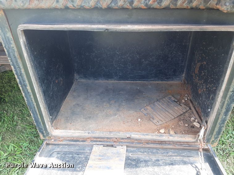 image for item NV9320 2011 Chevrolet Silverado 3500HD  flatbed pickup truck