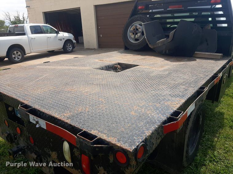 image for item NV9320 2011 Chevrolet Silverado 3500HD  flatbed pickup truck