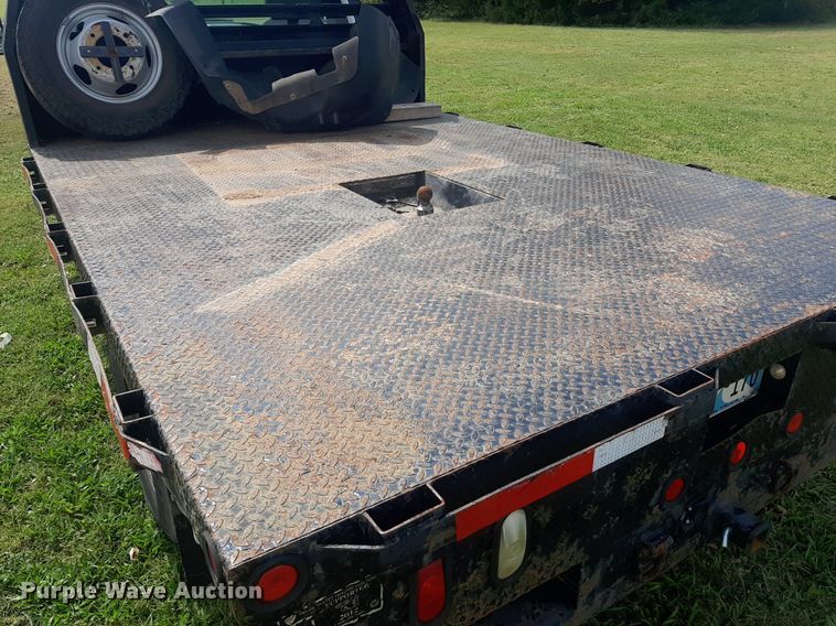 image for item NV9320 2011 Chevrolet Silverado 3500HD  flatbed pickup truck