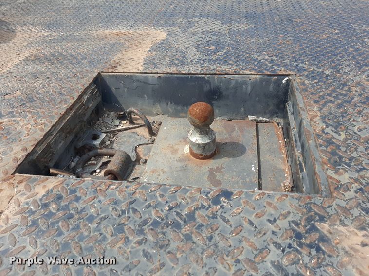 image for item NV9320 2011 Chevrolet Silverado 3500HD  flatbed pickup truck