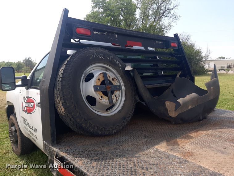 image for item NV9320 2011 Chevrolet Silverado 3500HD  flatbed pickup truck