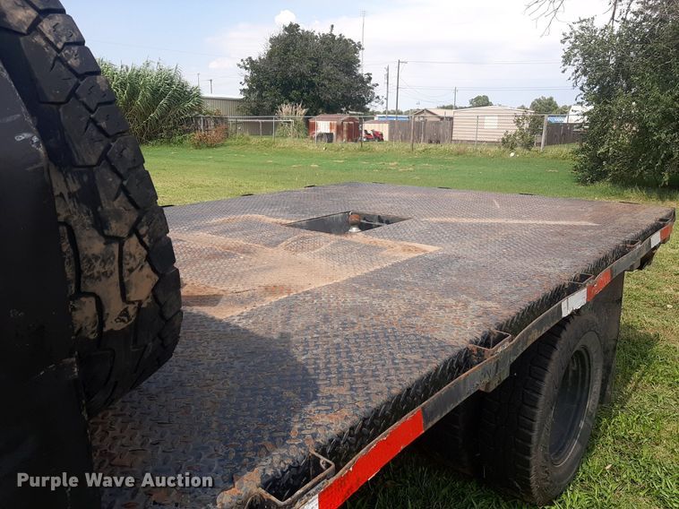 image for item NV9320 2011 Chevrolet Silverado 3500HD  flatbed pickup truck