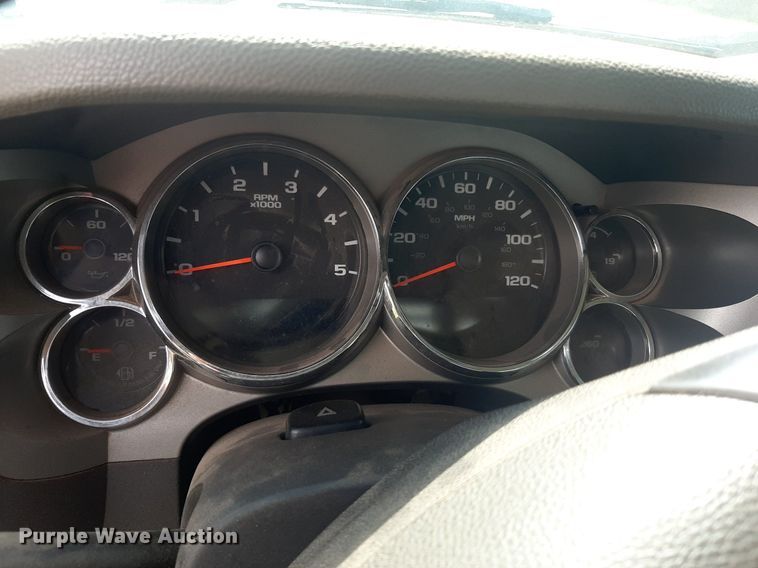 image for item NV9320 2011 Chevrolet Silverado 3500HD  flatbed pickup truck