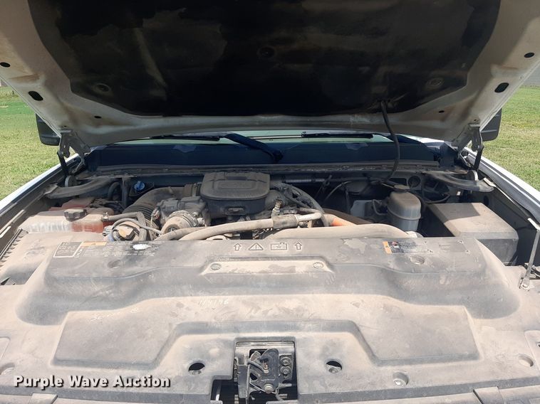 image for item NV9320 2011 Chevrolet Silverado 3500HD  flatbed pickup truck