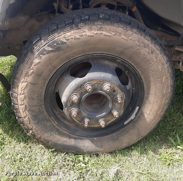 image for item NV9320 2011 Chevrolet Silverado 3500HD  flatbed pickup truck