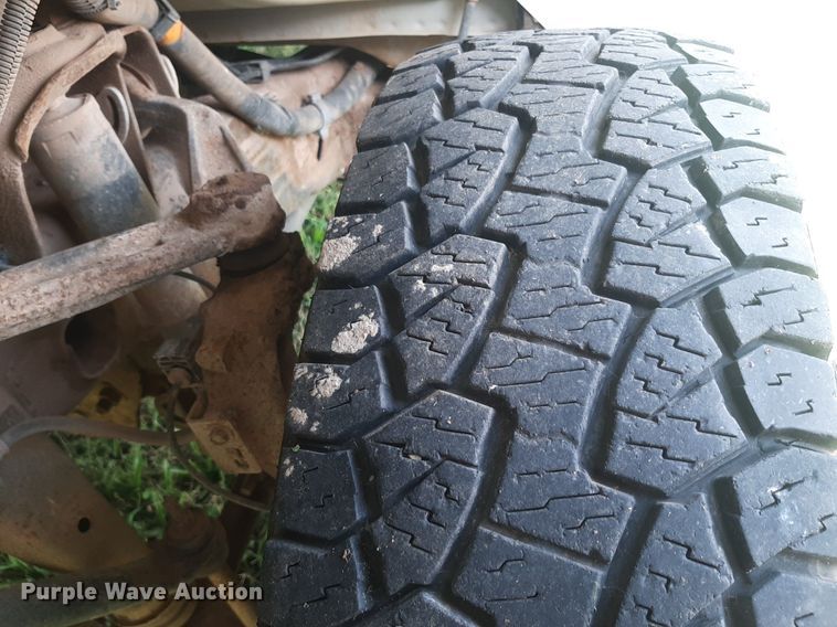 image for item NV9320 2011 Chevrolet Silverado 3500HD  flatbed pickup truck