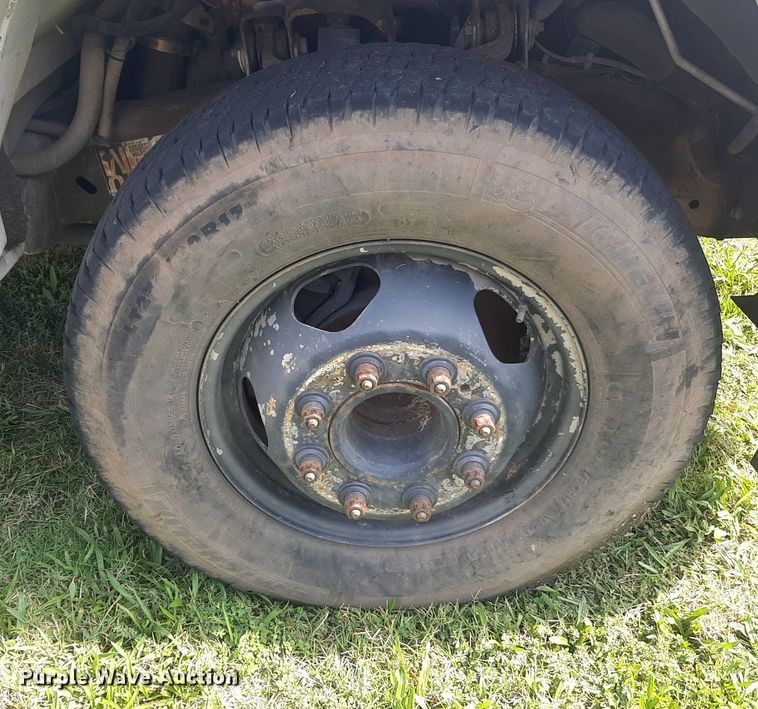 image for item NV9320 2011 Chevrolet Silverado 3500HD  flatbed pickup truck