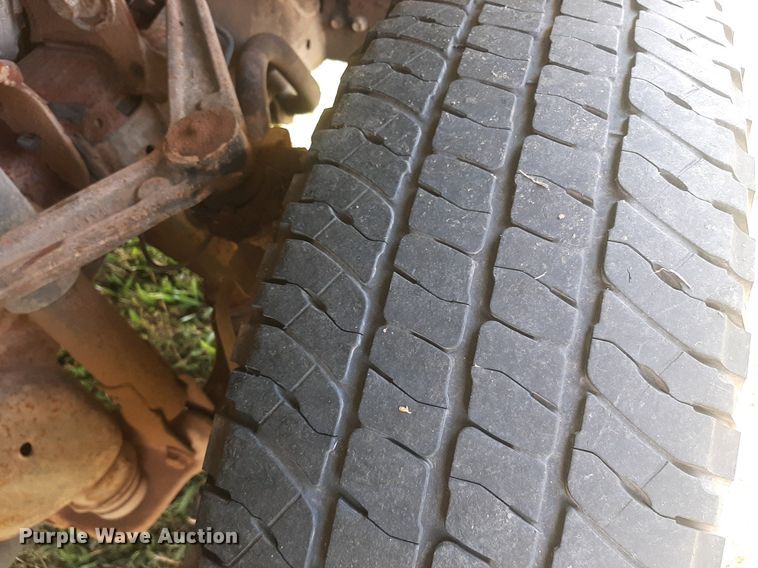 image for item NV9320 2011 Chevrolet Silverado 3500HD  flatbed pickup truck