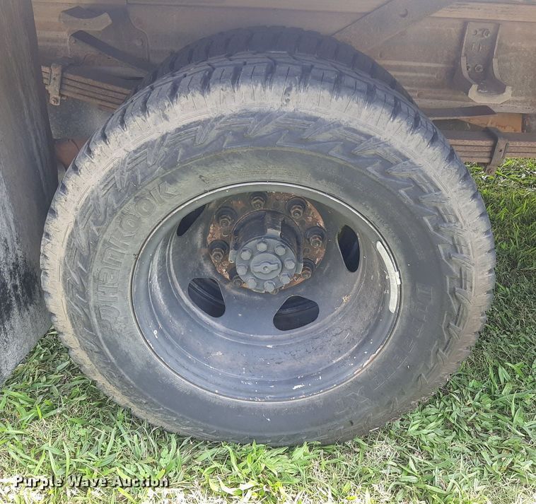 image for item NV9320 2011 Chevrolet Silverado 3500HD  flatbed pickup truck