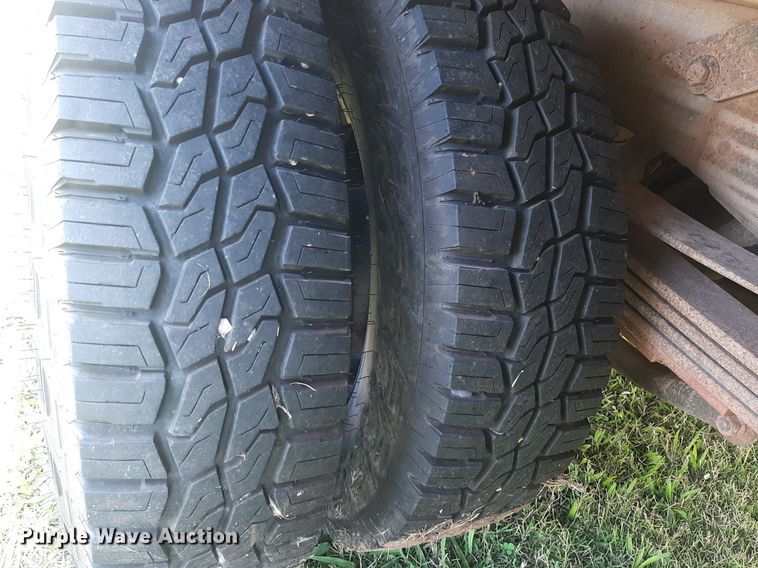 image for item NV9320 2011 Chevrolet Silverado 3500HD  flatbed pickup truck