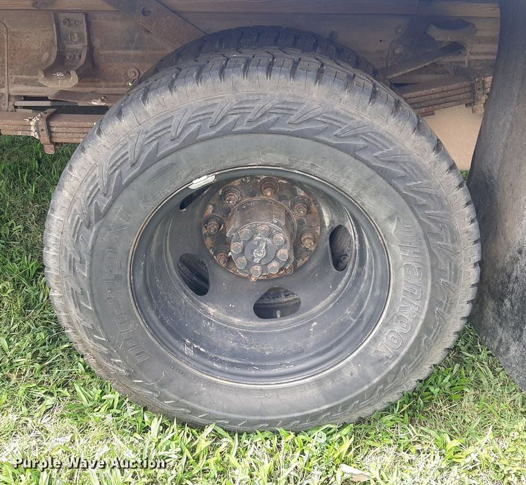 image for item NV9320 2011 Chevrolet Silverado 3500HD  flatbed pickup truck