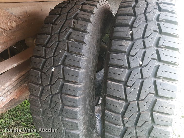 image for item NV9320 2011 Chevrolet Silverado 3500HD  flatbed pickup truck