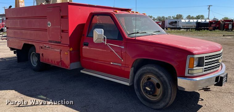 image for item NX9796 1993 Chevrolet C3500  flatbed pickup truck