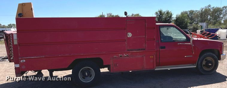 image for item NX9796 1993 Chevrolet C3500  flatbed pickup truck