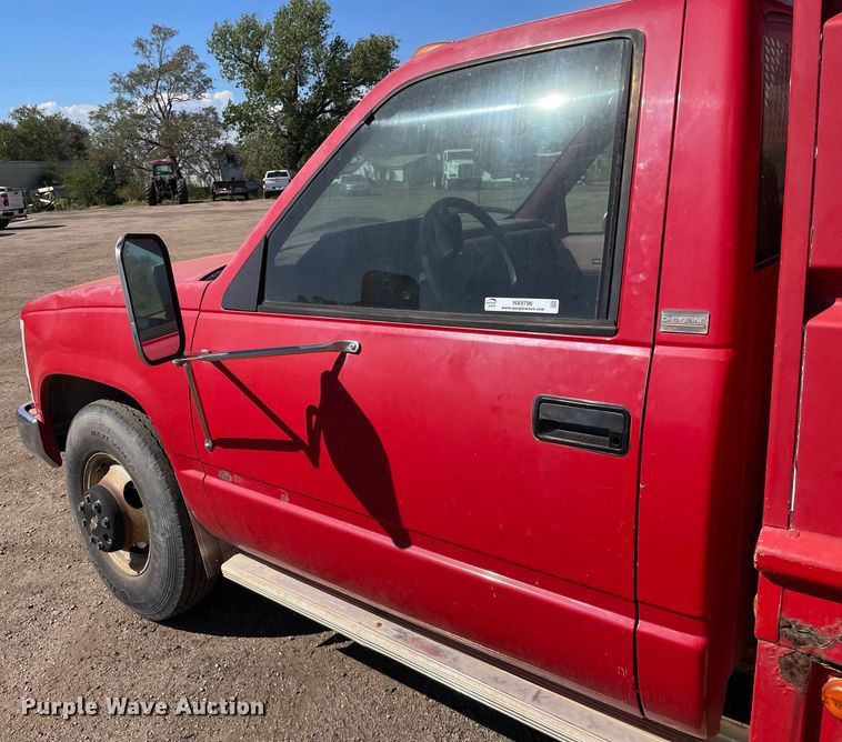 image for item NX9796 1993 Chevrolet C3500  flatbed pickup truck