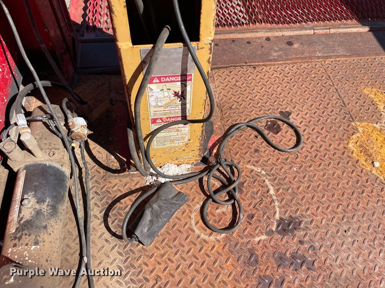 image for item NX9796 1993 Chevrolet C3500  flatbed pickup truck