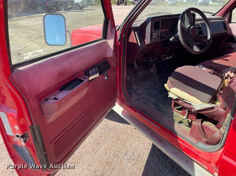 image for item NX9796 1993 Chevrolet C3500  flatbed pickup truck