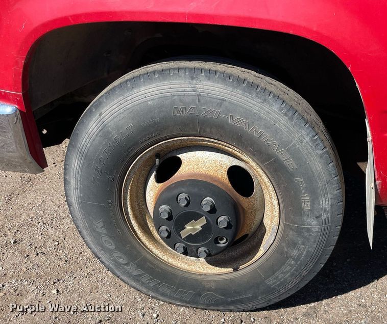 image for item NX9796 1993 Chevrolet C3500  flatbed pickup truck