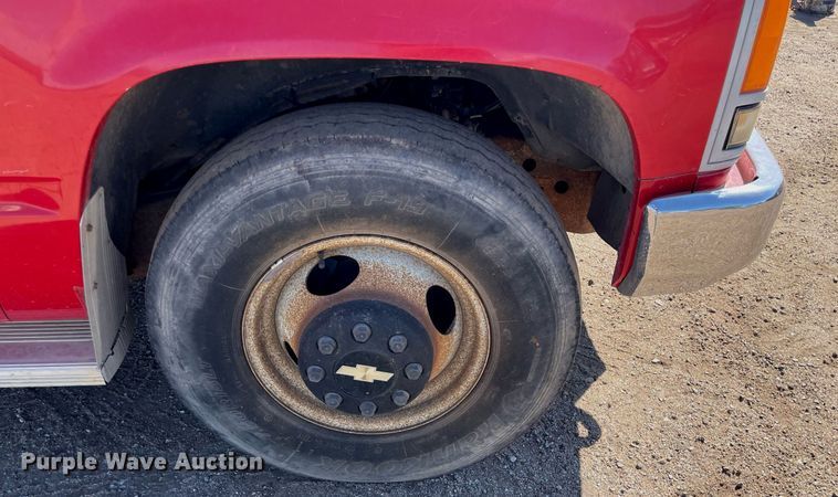 image for item NX9796 1993 Chevrolet C3500  flatbed pickup truck