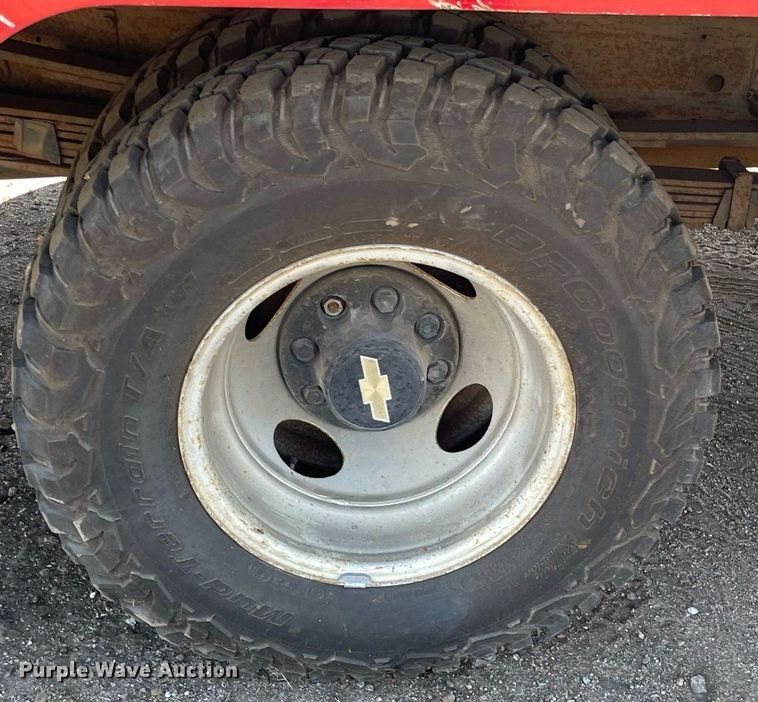 image for item NX9796 1993 Chevrolet C3500  flatbed pickup truck