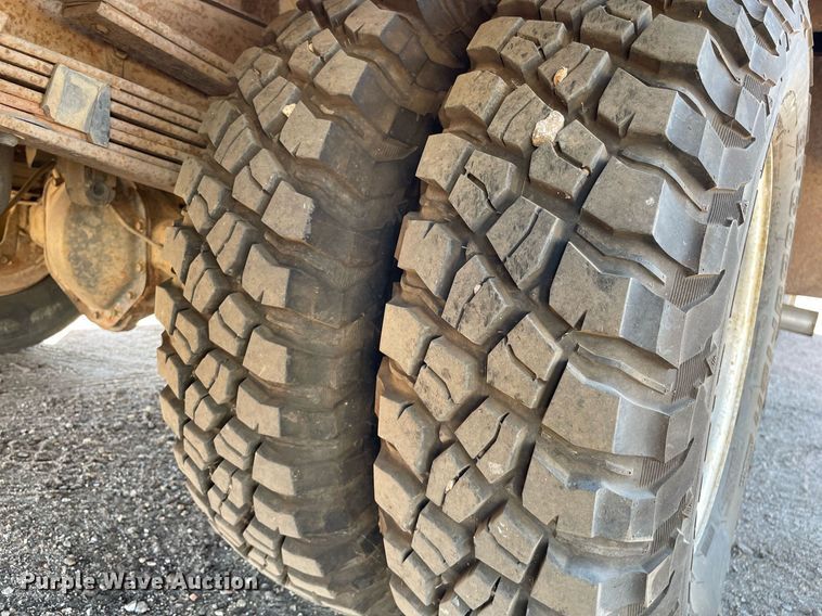 image for item NX9796 1993 Chevrolet C3500  flatbed pickup truck